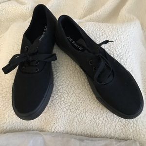 Joe Boxer Black Lace Up Shoes. SIZE 5 M